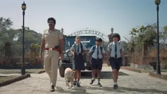Cuatro niños y un perro